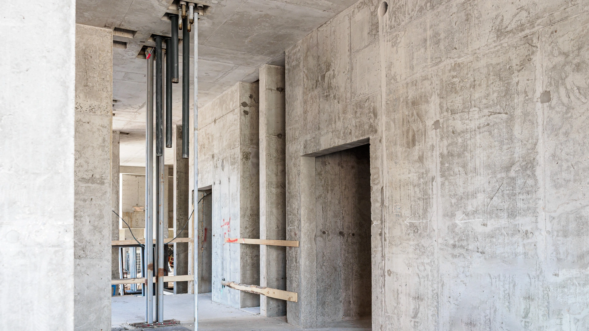 Ход строительства новостройки Инди Тауэрз от застройщика Аквилон: фото за Август,2026 — (фото 1)