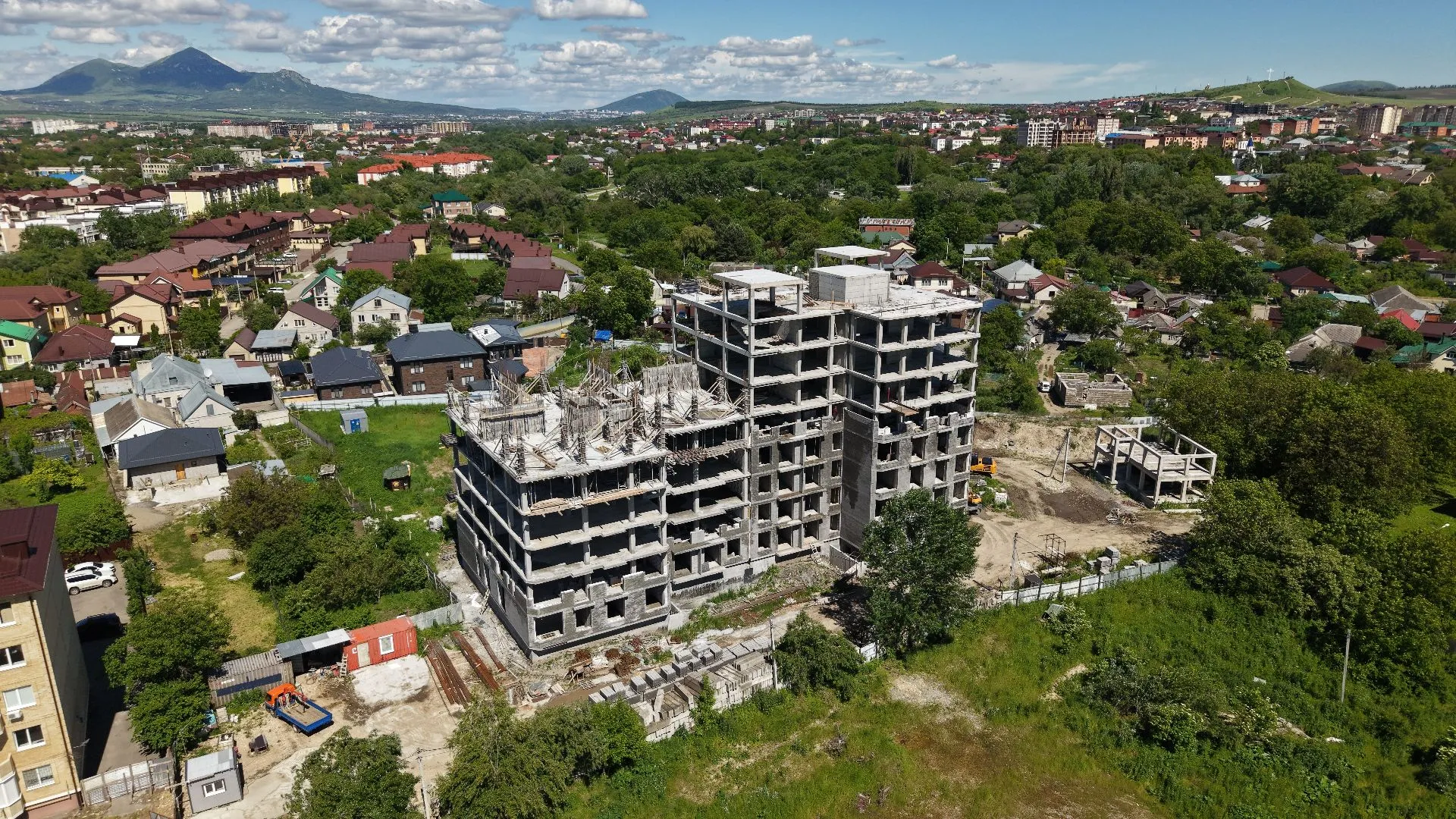Ход строительства новостройки Резиденция г. Ессентуки от застройщика Золотая Корона: фото за Апрель,2026 — (фото 1)