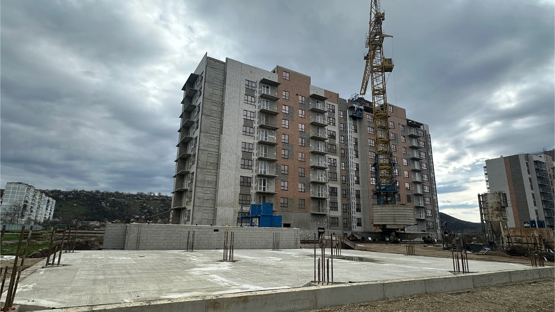 Ход строительства новостройки Предгорье Лаго-Наки от застройщика ВКБ-Новостройки: фото за Апрель,2026 — (фото 1)
