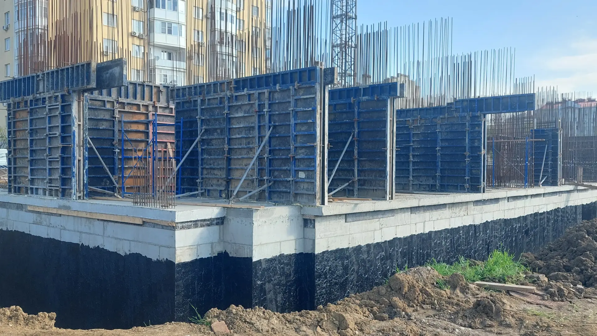 Ход строительства новостройки По ул. Филатова от застройщика Стройград: фото за Апрель,2025 — (фото 1)