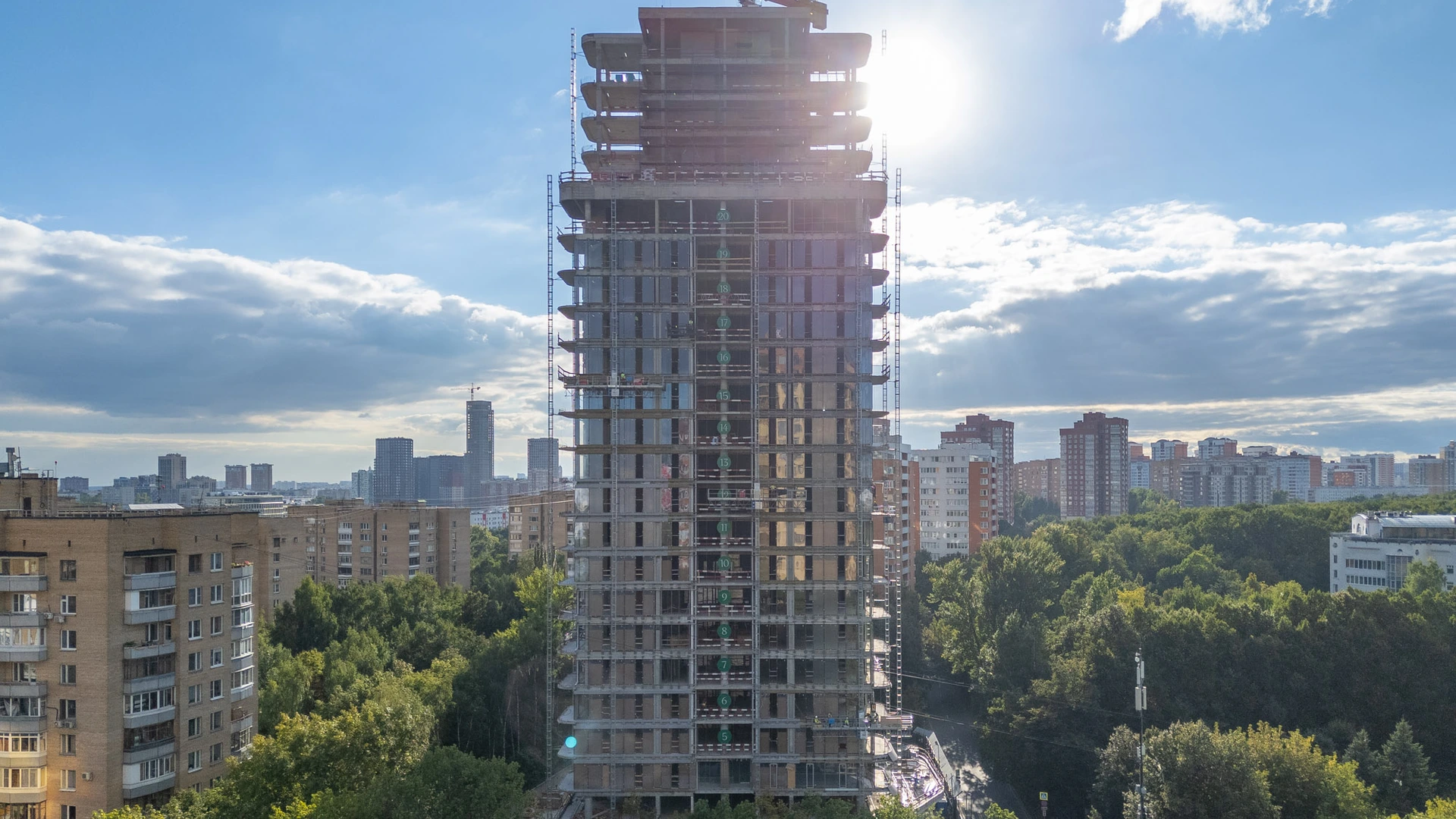 Ход строительства новостройки Спрингс от застройщика UNIQ Development: фото за Август,2026 — (фото 1)