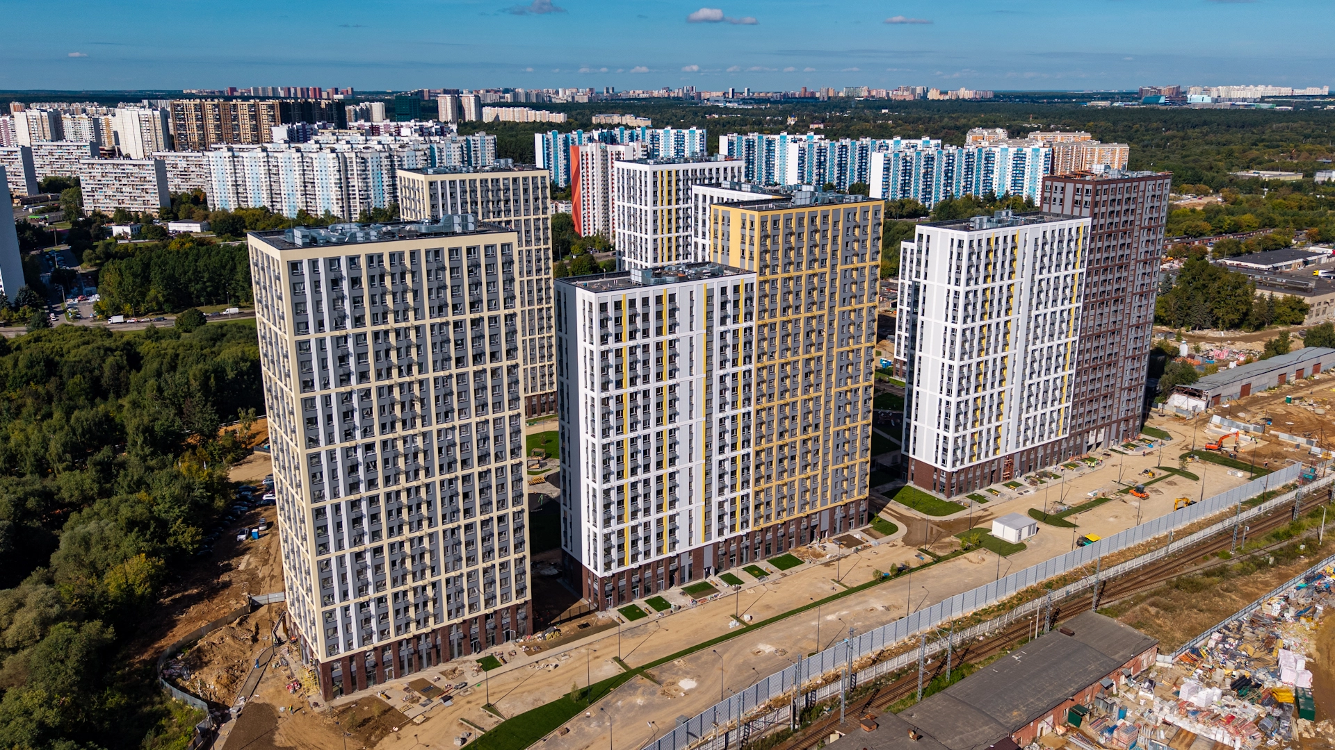 Ход строительства новостройки Лучи от застройщика ЛСР: фото за Сентябрь,2026 — (фото 1)