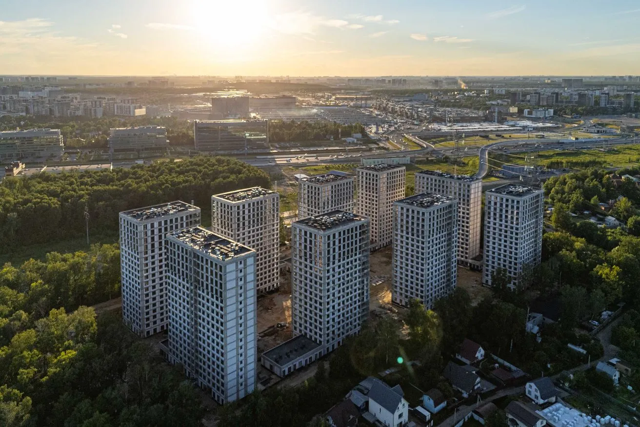 Ход строительства новостройки Форевиль от застройщика 3s Group: фото за Июнь,2026 — (фото 1)
